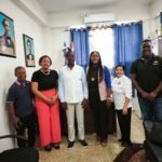 Fedomu y ASAD realizan encuentro con alcalde y directora del Distrito Escolar 05-10 de Guaymate para implementación Programa ProAji en el municipio